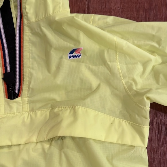 4T kids windbreaker never worn - Picture 2 of 3